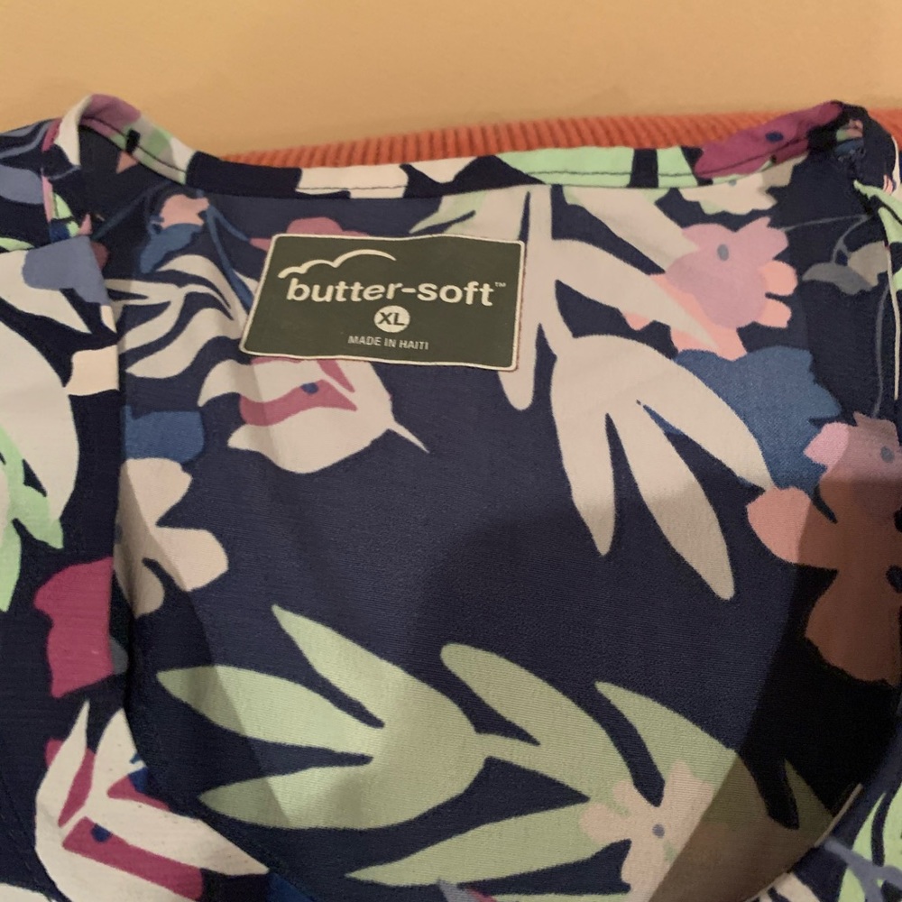 Scrub top - Picture 4 of 7